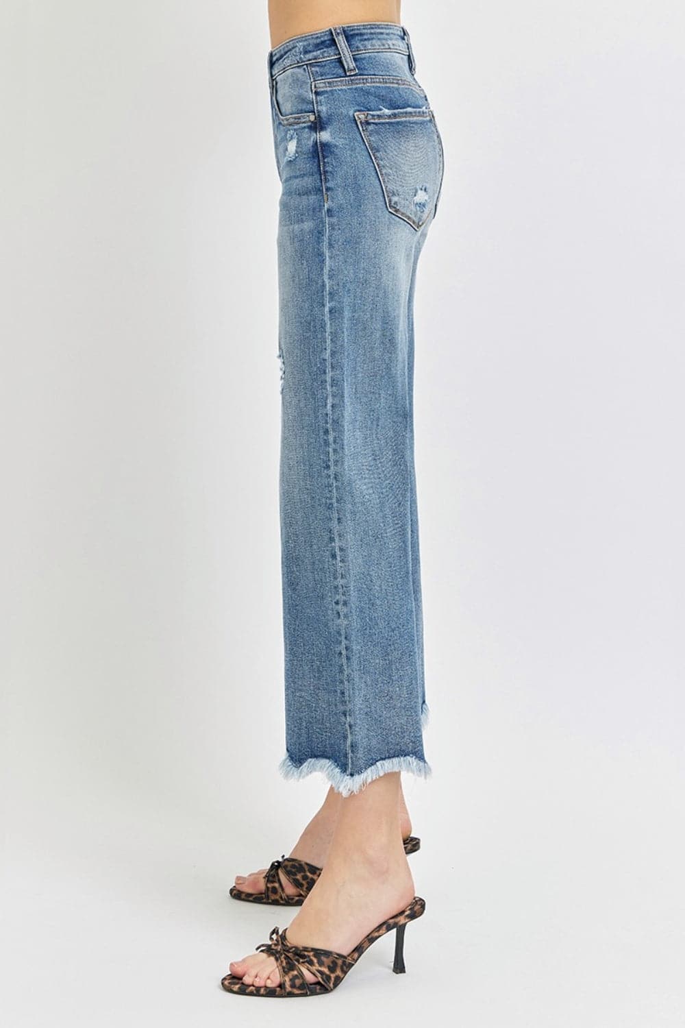 Risen High Rise Cropped Flare JeansRisen High Rise Cropped Flare Jeans

Elevate your denim game with the Risen High Rise Cropped Flare Jeans, a quintessential addition to any fashion-forward wardrobe.Love Salve Risen High Rise Cropped Flare JeansJeans