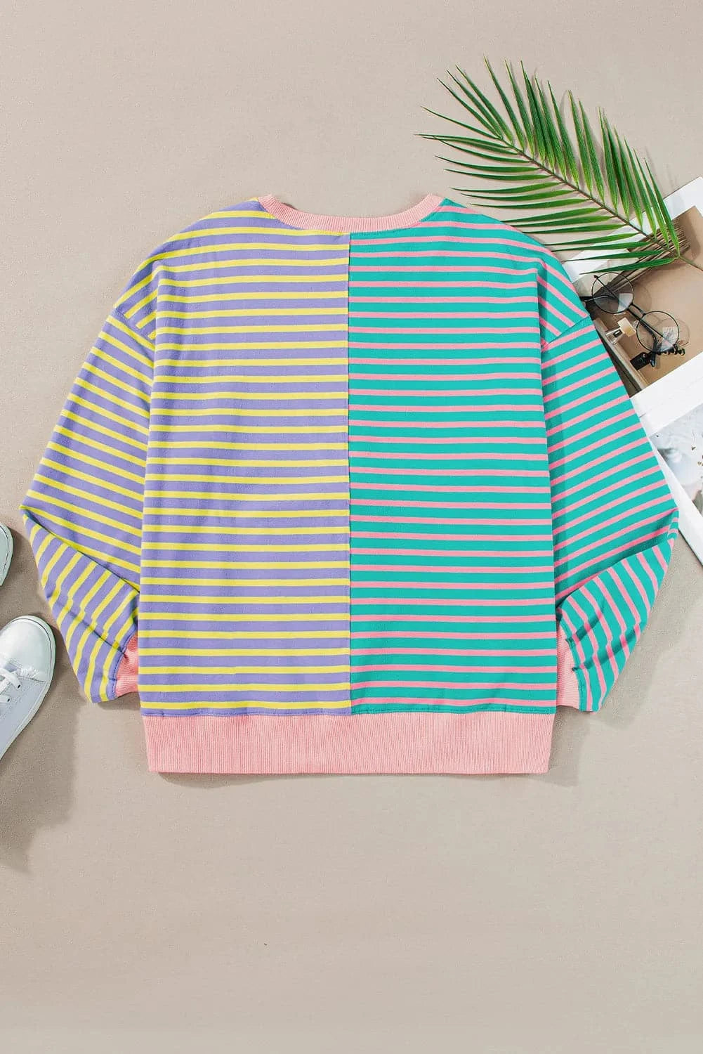 Contrast Stripes Round Neck Long Sleeve Sweatshirt.