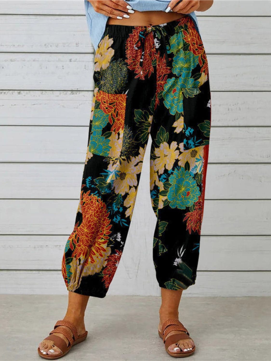 Printed Tied Cropped Pants.