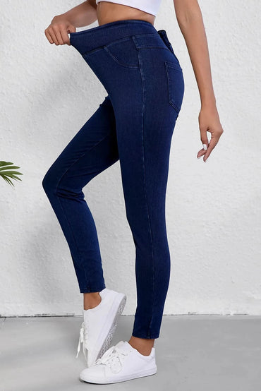 Stylish skinny jeans with functional pockets