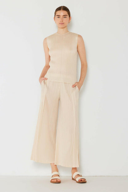 Chic Pleated Wide-Leg Trousers with Side Detail