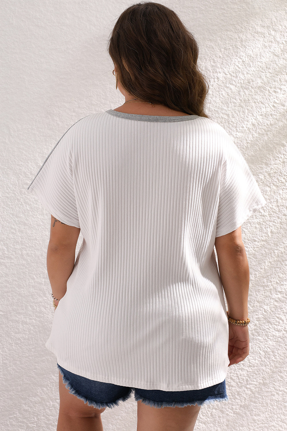 Chic white colorblock batwing sleeve ribbed plus size tee