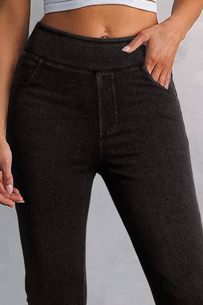 Stylish skinny jeans with functional pockets