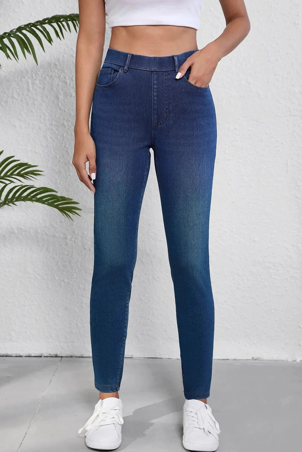 Chic High Rise Skinny Jeans with Functional Pockets