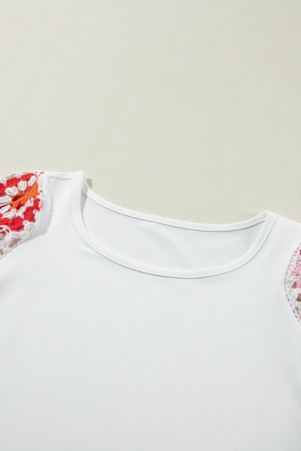 Elegant white floral crochet top with short sleeves