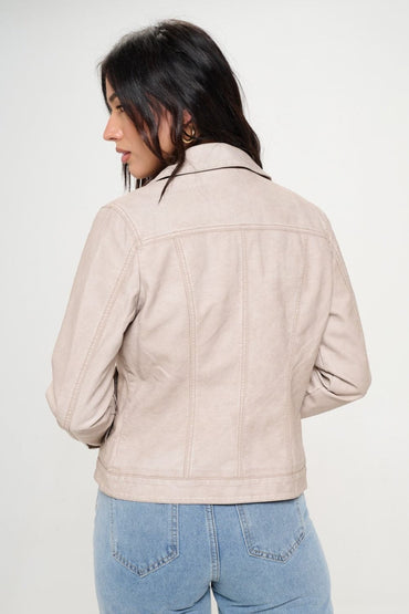 Chic cargo shacket in vegan leather for effortless spring style