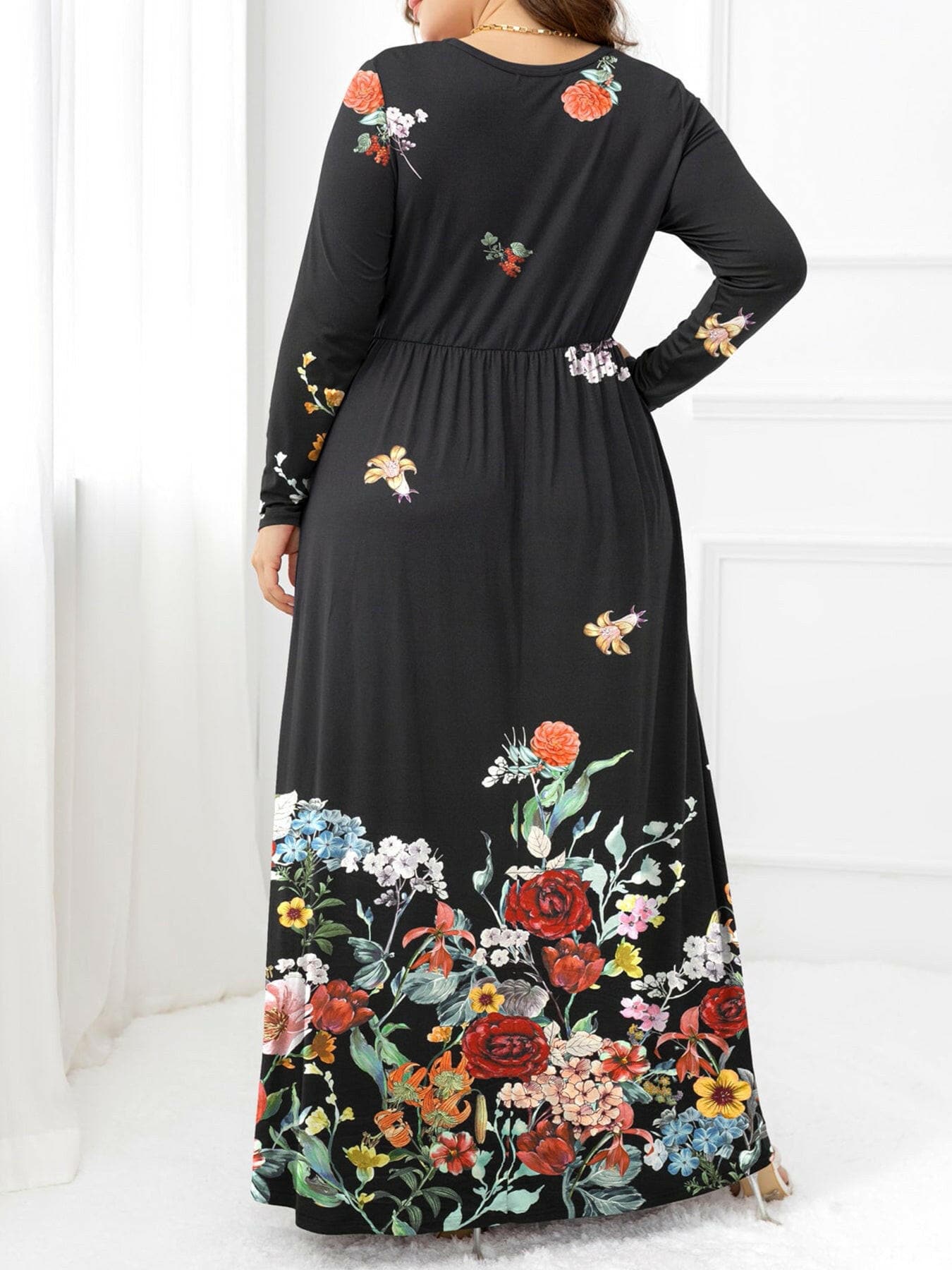 Plus Size Round Neck Maxi Dress with PocketsStay Stylish and Comfortable with Our Plus Size Round Neck Maxi Dress
 
 
Style: Casual
 
Neckline: Round neck
 
Length: Maxi
 
Features: Basic style with A-line hemLove Salve Size Round Neck Maxi Dressplus