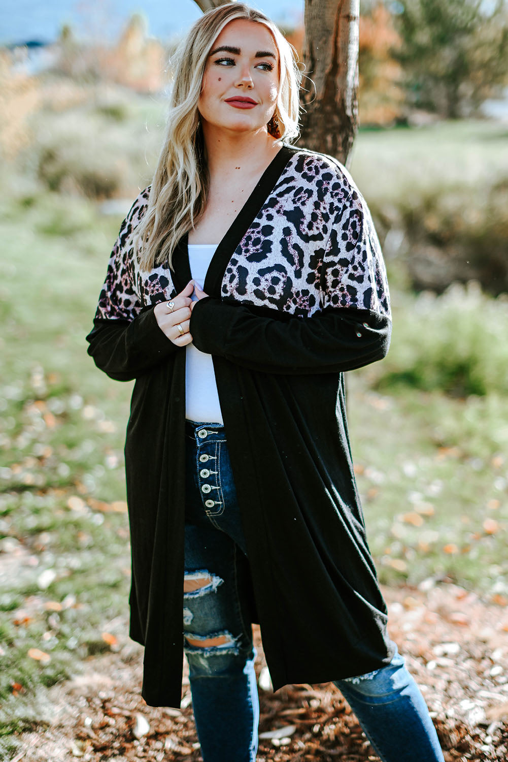 Chic black cardigan with leopard print accents