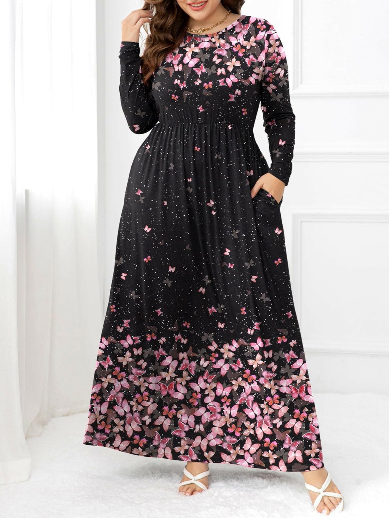 Plus Size Round Neck Maxi Dress with PocketsStay Stylish and Comfortable with Our Plus Size Round Neck Maxi Dress
 
 
Style: Casual
 
Neckline: Round neck
 
Length: Maxi
 
Features: Basic style with A-line hemLove Salve Size Round Neck Maxi Dressplus