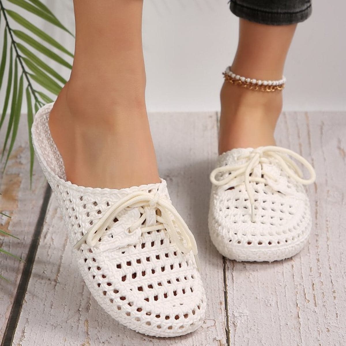 Lace-up flat sandals - summer chic