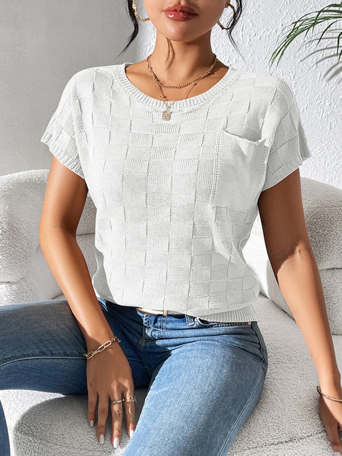 Round Neck Short Sleeve Knit Top.