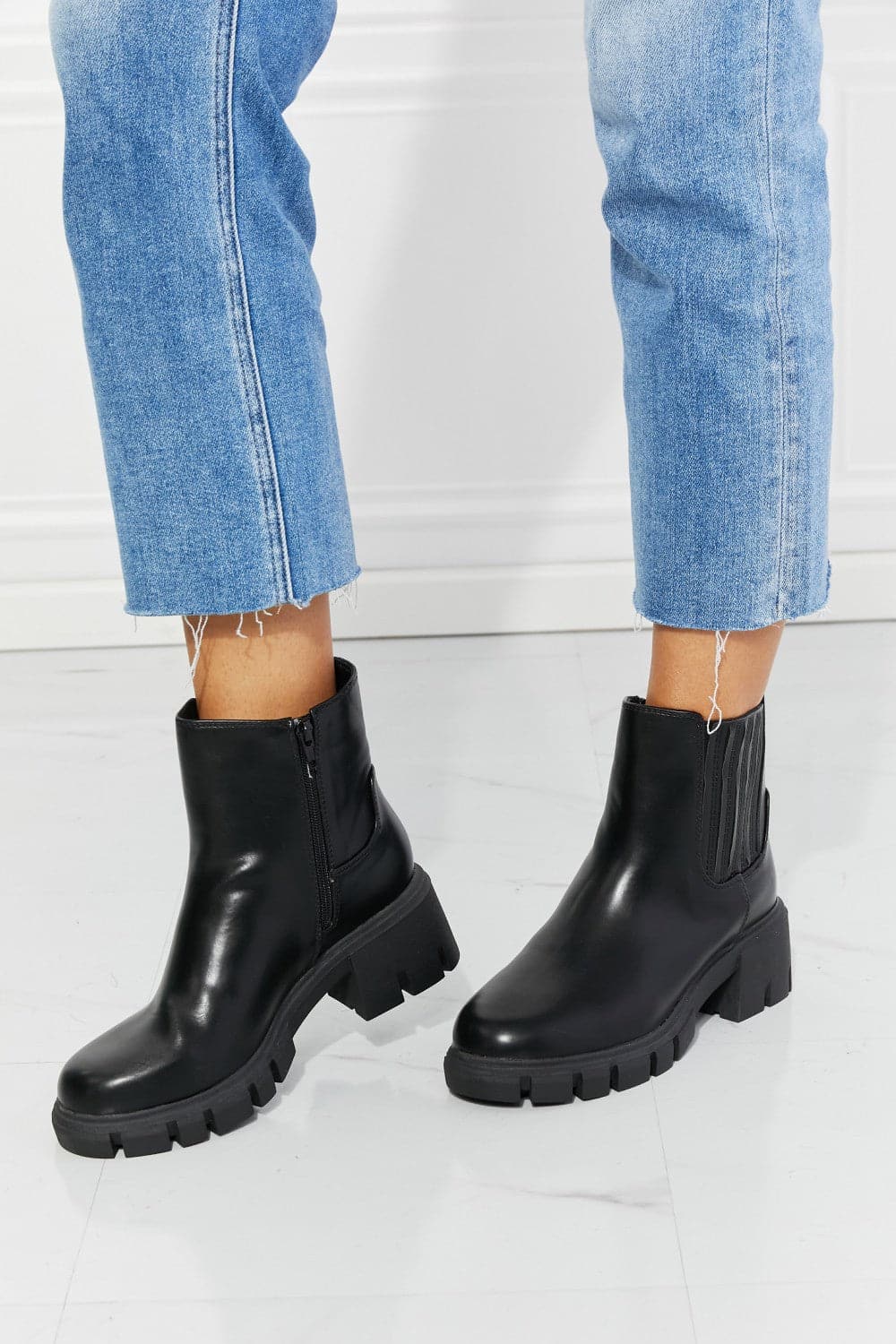 MMShoes What It Takes Lug Sole Chelsea Boots in Black.