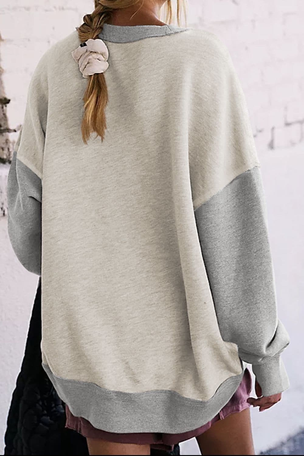 Contrast Round Neck Long Sleeve Sweatshirt.