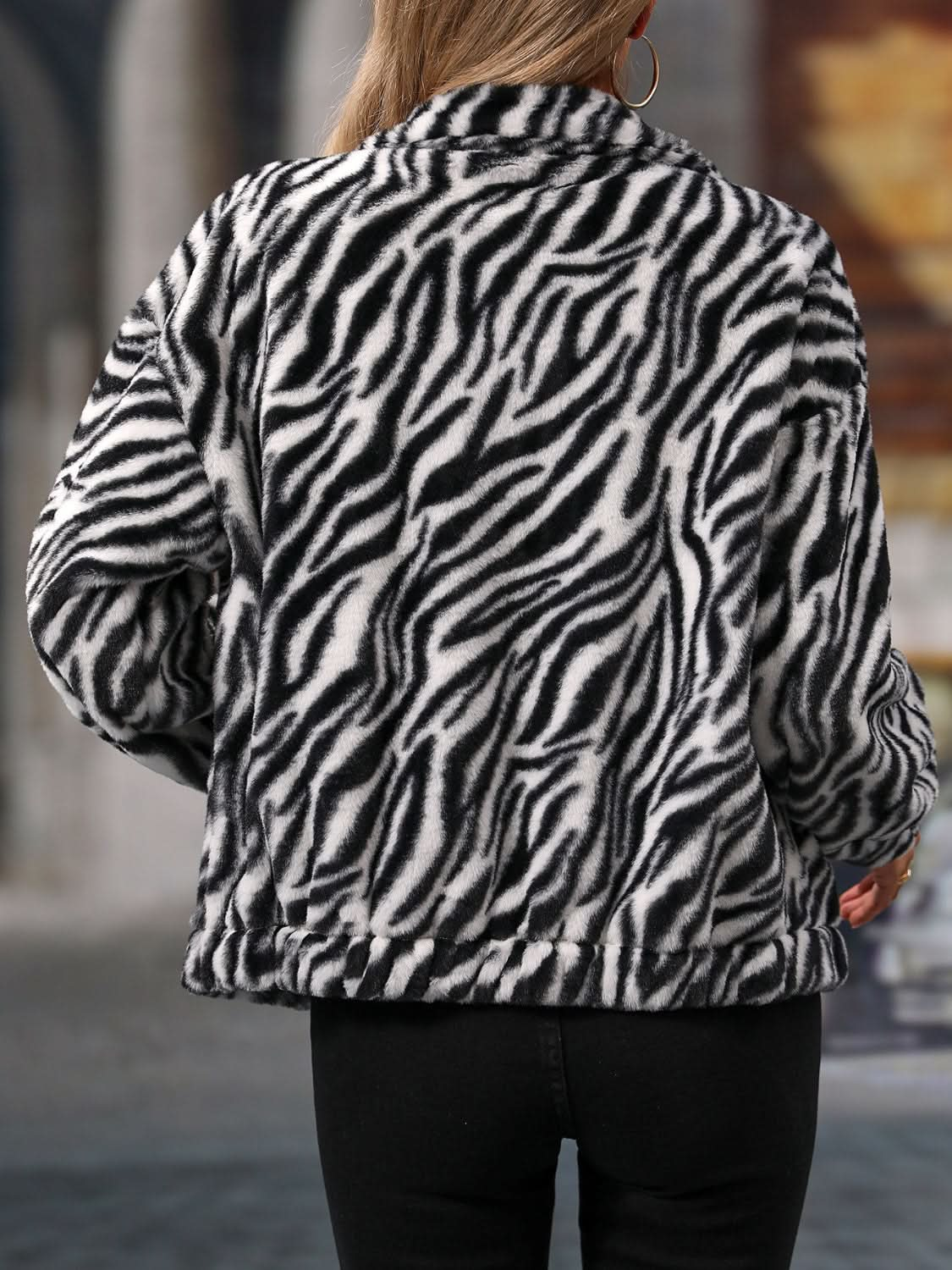 Chic animal print zip-up jacket with long sleeves