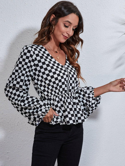 Checkered V-Neck Balloon Sleeve Peplum BlouseUpgrade Your Style with our Checkered V-Neck Balloon Sleeve Peplum Blouse!
 
 
Chic Design: Embrace a sophisticated look with the checkered pattern and flattering peLove Salve -Neck Balloon Sleeve Peplum BlouseBlouses