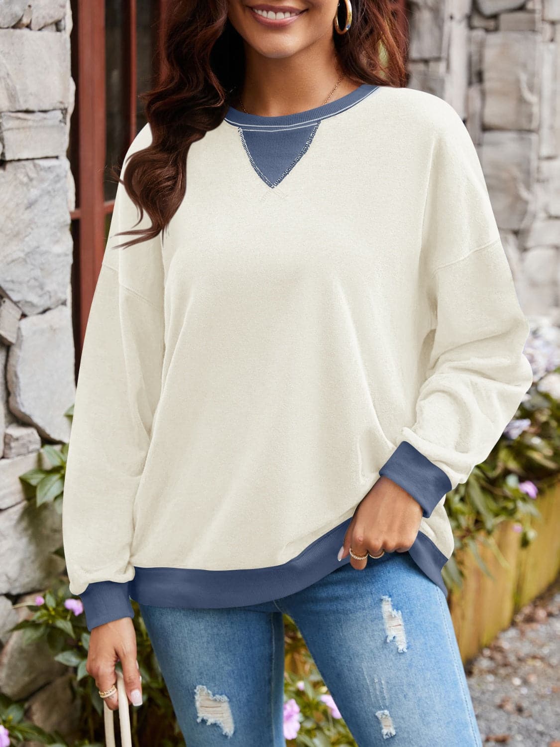 Contrast Round Neck Long Sleeve Sweatshirt.