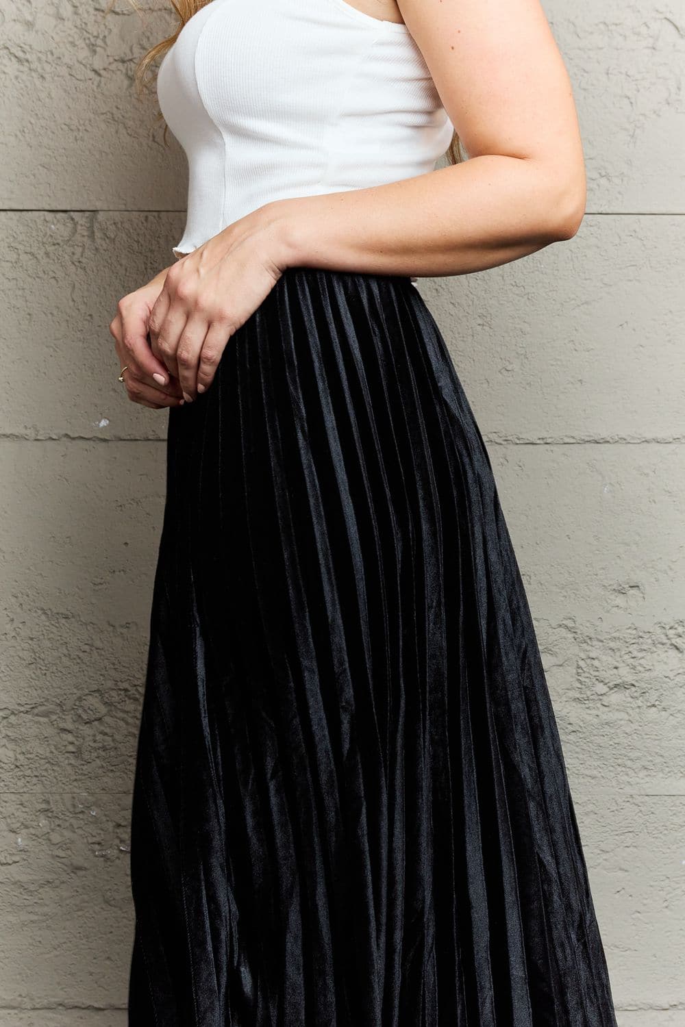 Ninexis Accordion Pleated Flowy Midi Skirt.