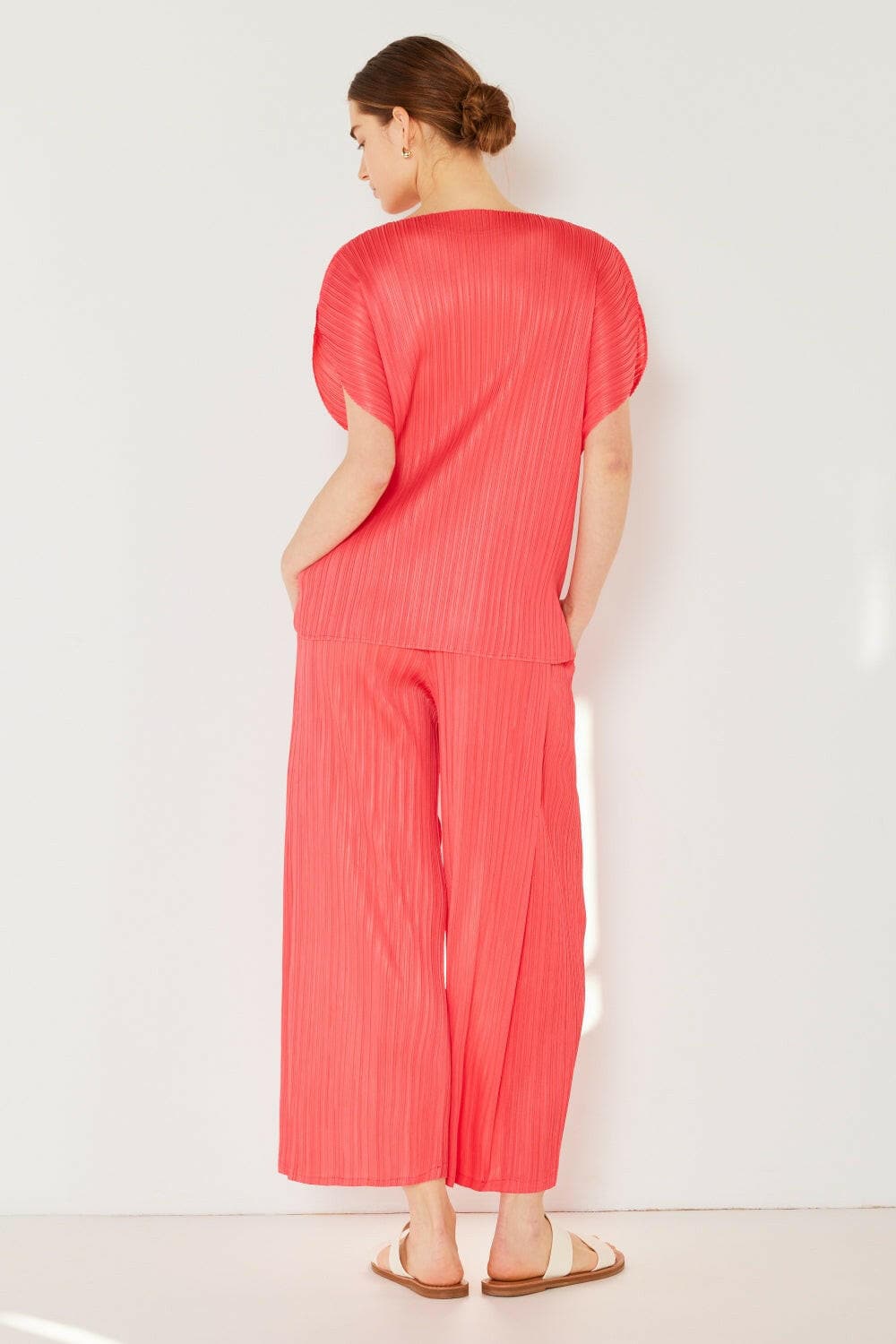 Chic Pleated Wide-Leg Trousers with Side Detail