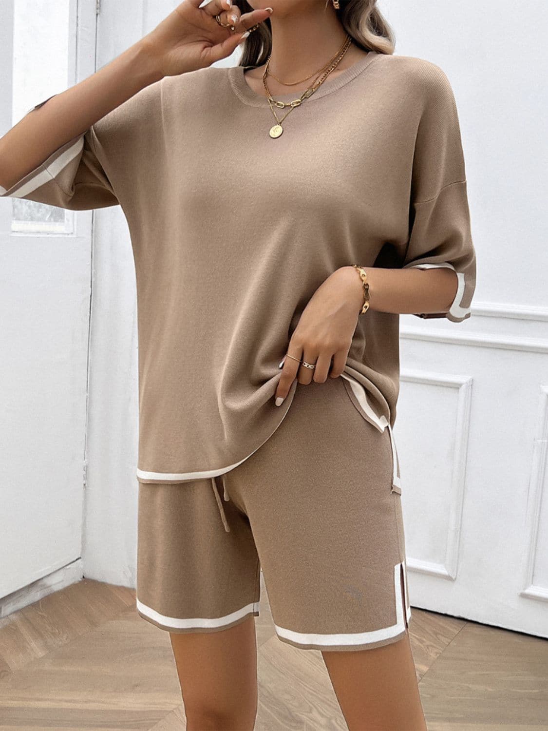 Contrast Trim Round Neck Top and Shorts Set.