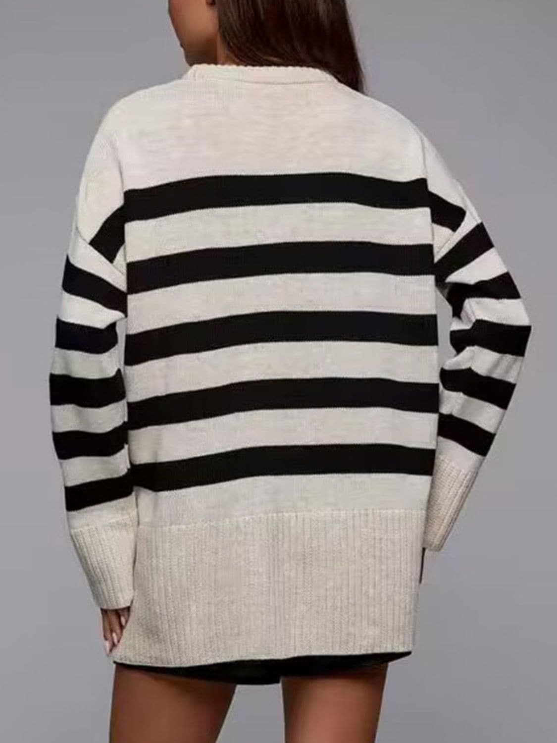 Chic slit striped sweater with round neckline