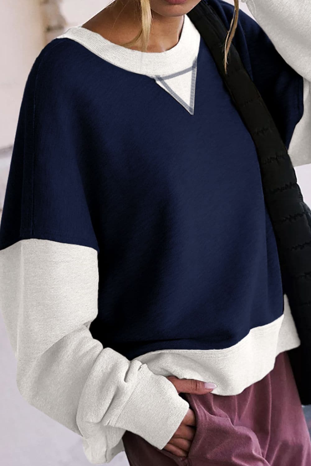 Contrast Round Neck Long Sleeve Sweatshirt.