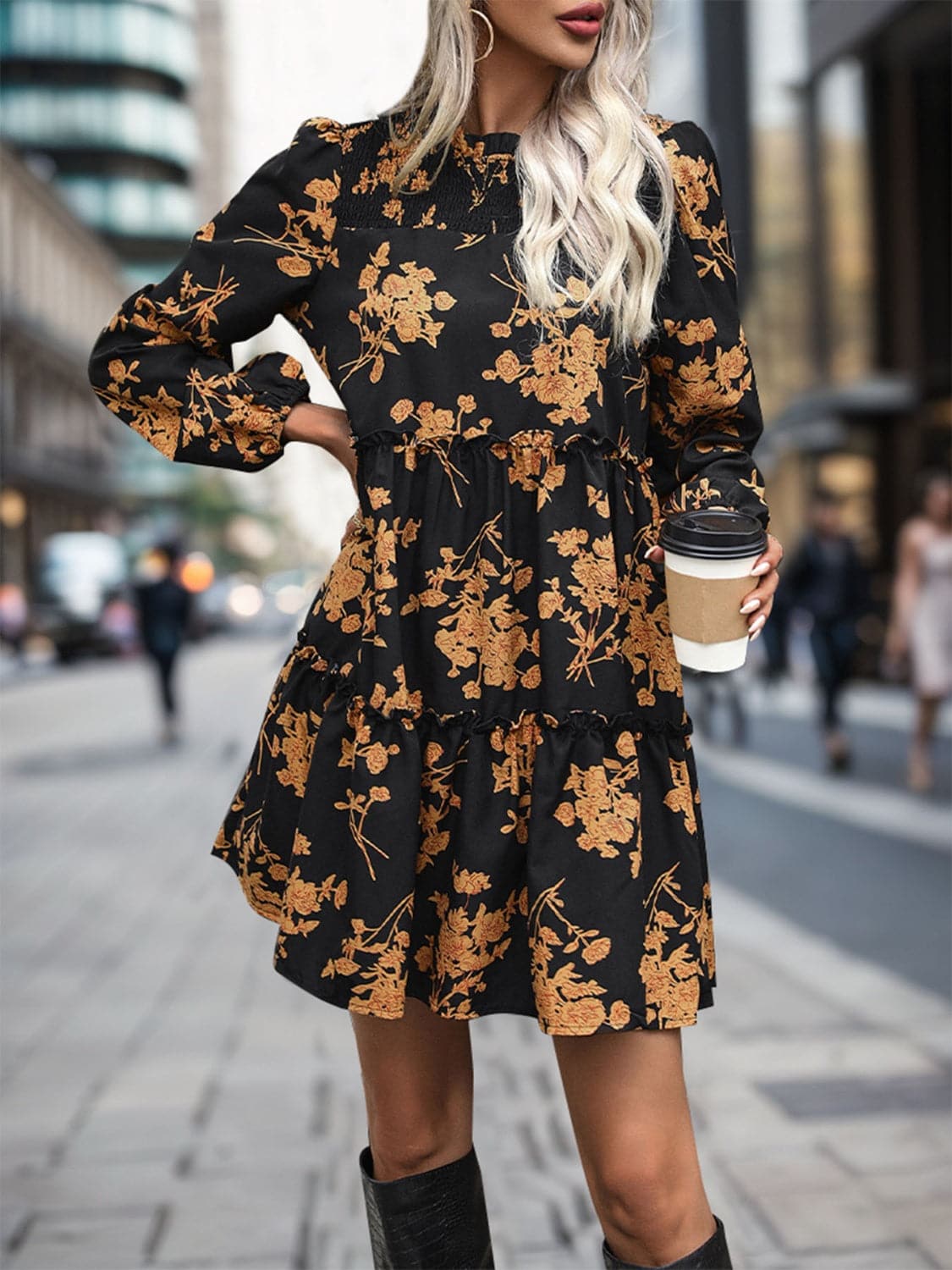 Chic printed mini dress with frills