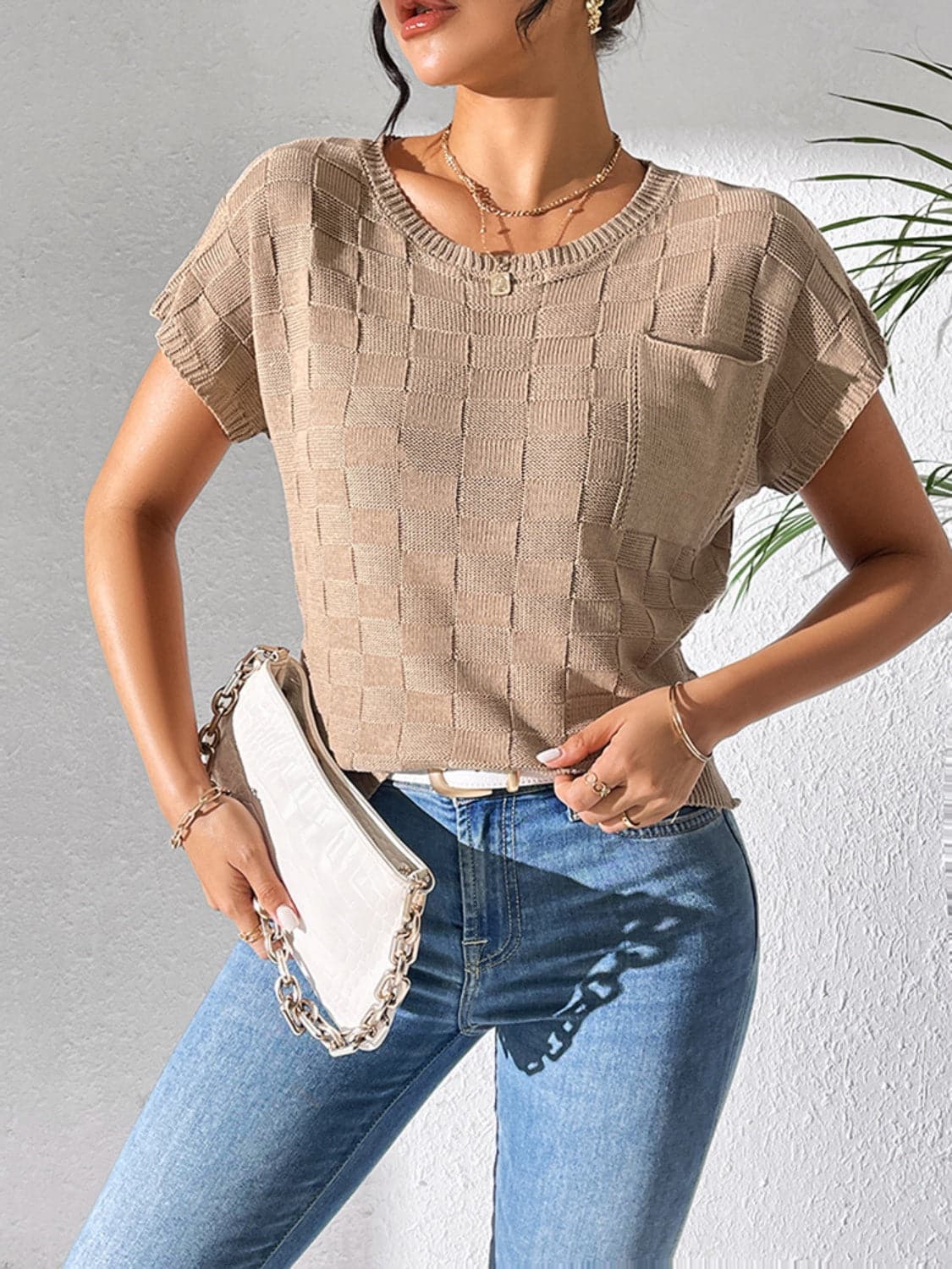 Round Neck Short Sleeve Knit Top.