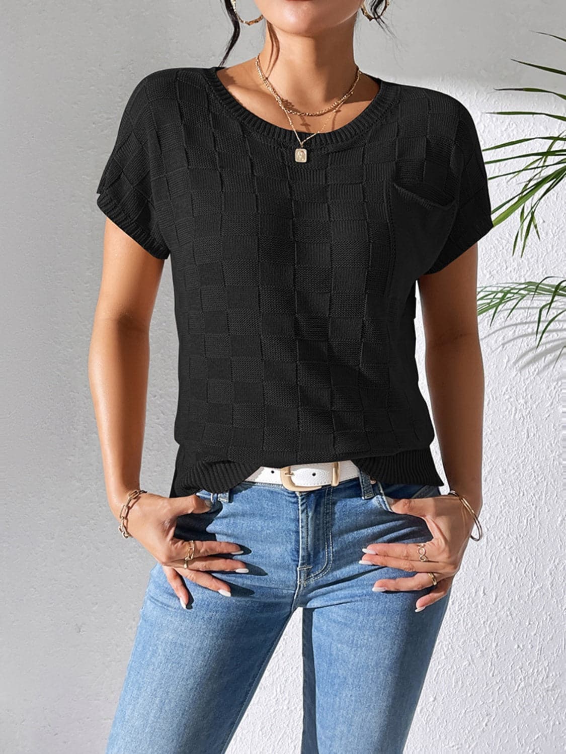 Round Neck Short Sleeve Knit Top.