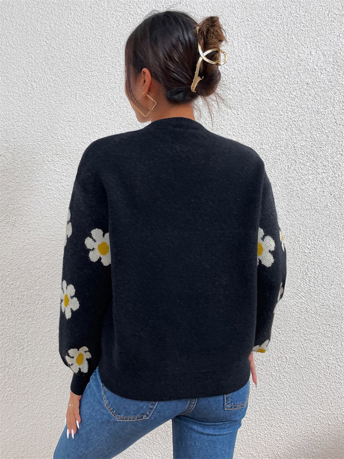 Flower Round Neck Latern Sleeve Sweater.