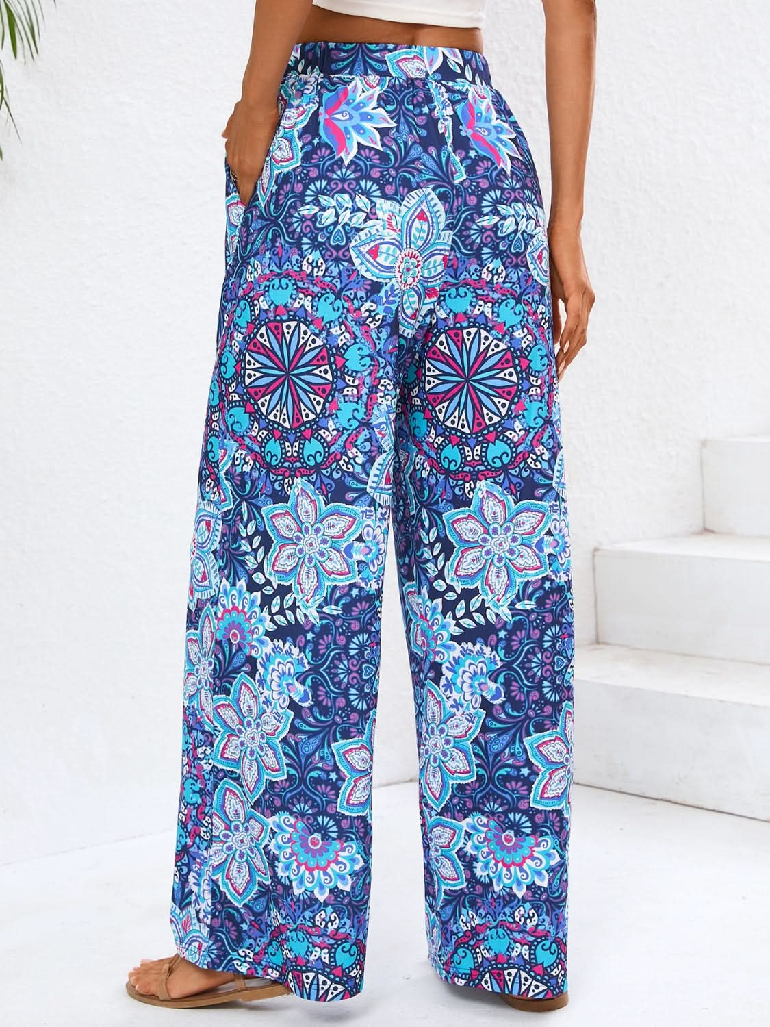 Chic Geometric Wide-Leg Trousers with Convenient Pockets