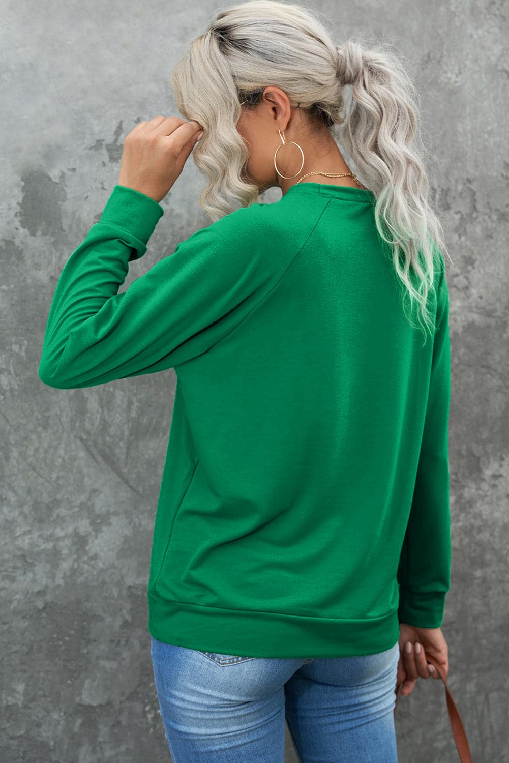 Round Neck Long Sleeve Sweatshirt.