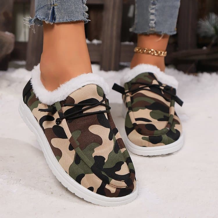 Cozy camouflage flat round toe boots