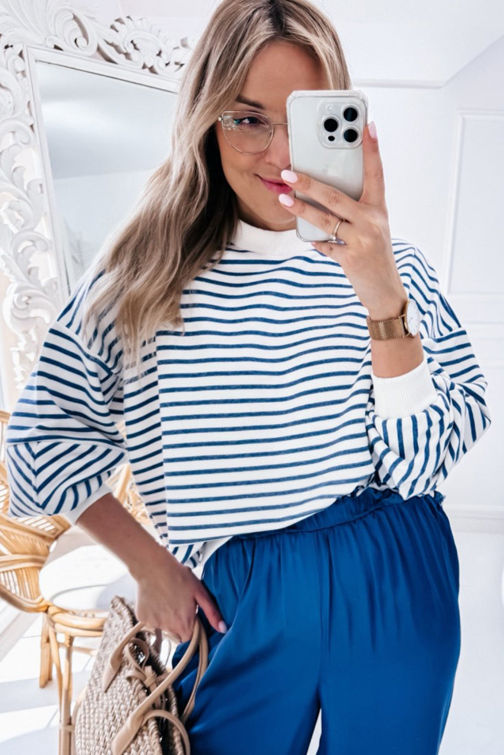 Chic blue striped oversized sweatshirt with drop shoulders