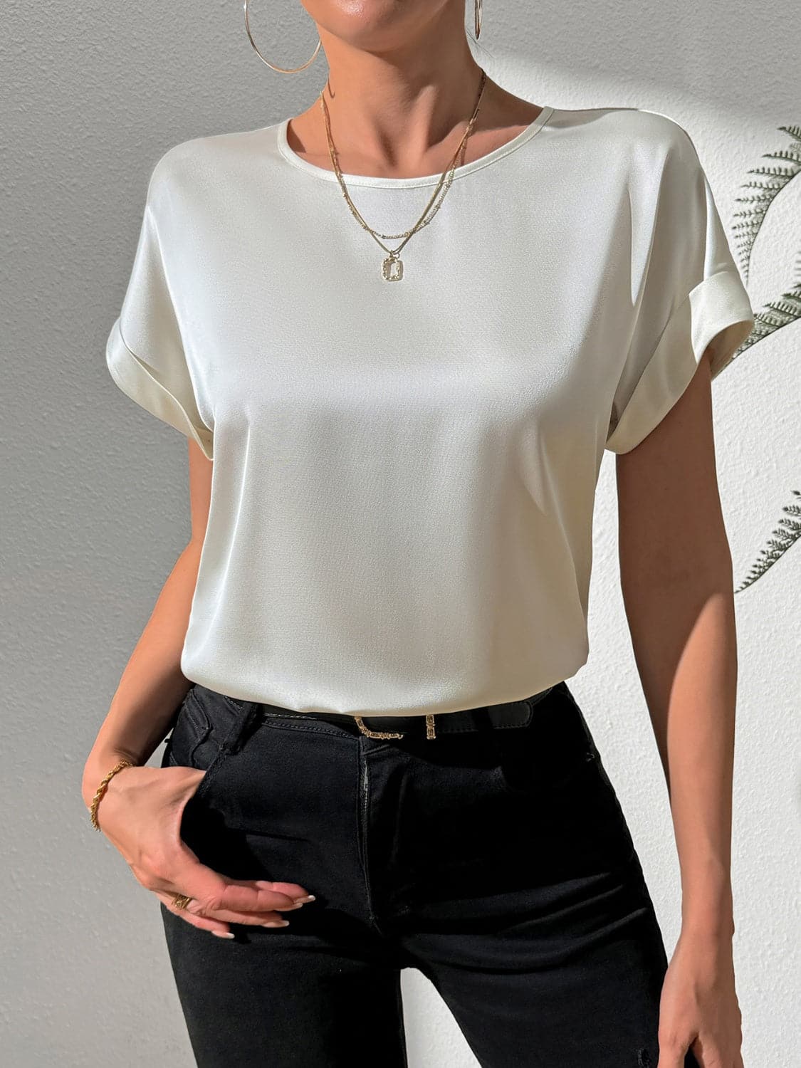 Round Neck Short Sleeve Blouse.