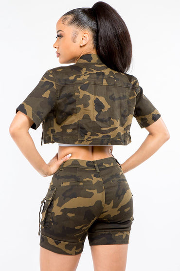 Camo chic cropped jacket with short sleeves