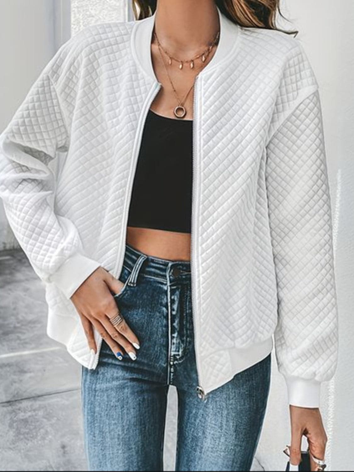 Stylish zip-up long sleeve jacket for all seasons