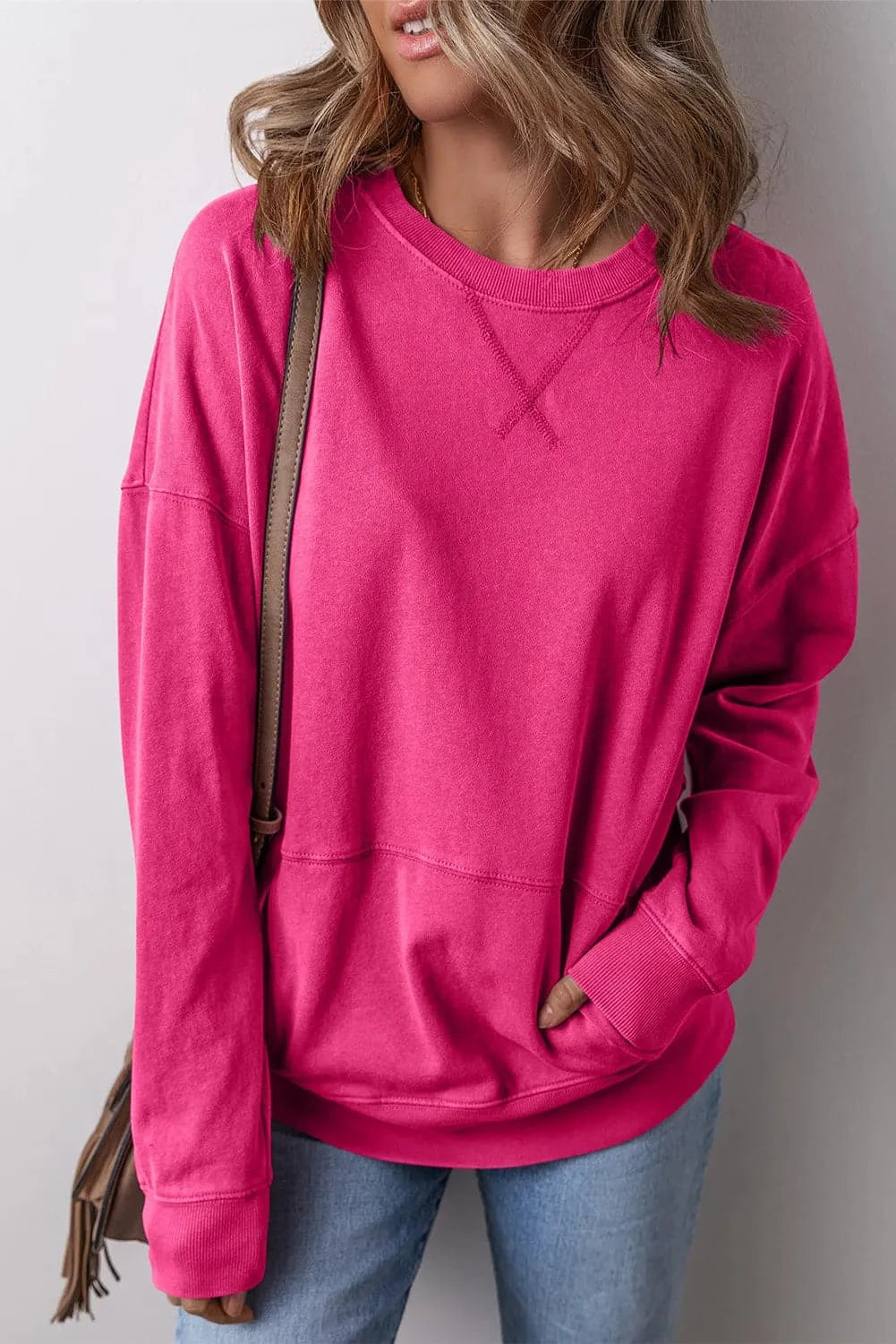 Cozy classic round neck sweatshirt with long sleeves