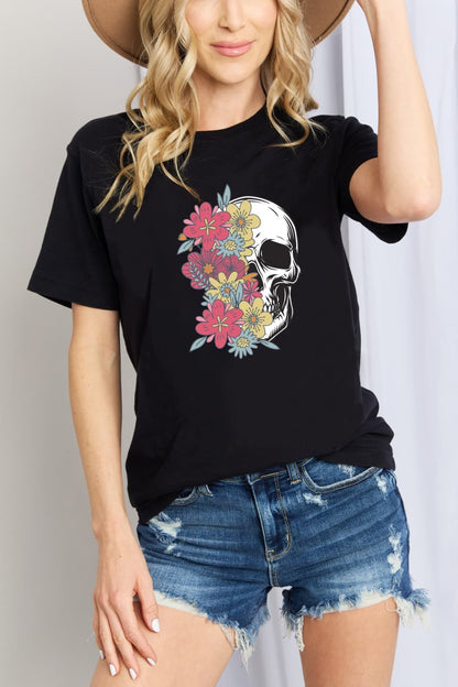 Casual cotton t-shirt with vibrant skull graphic