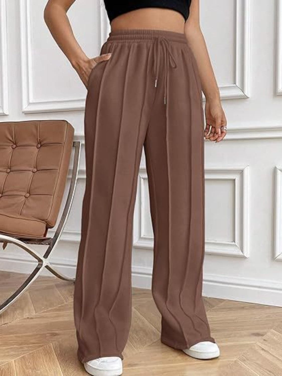 Versatile drawstring wide-leg trousers with convenient pockets