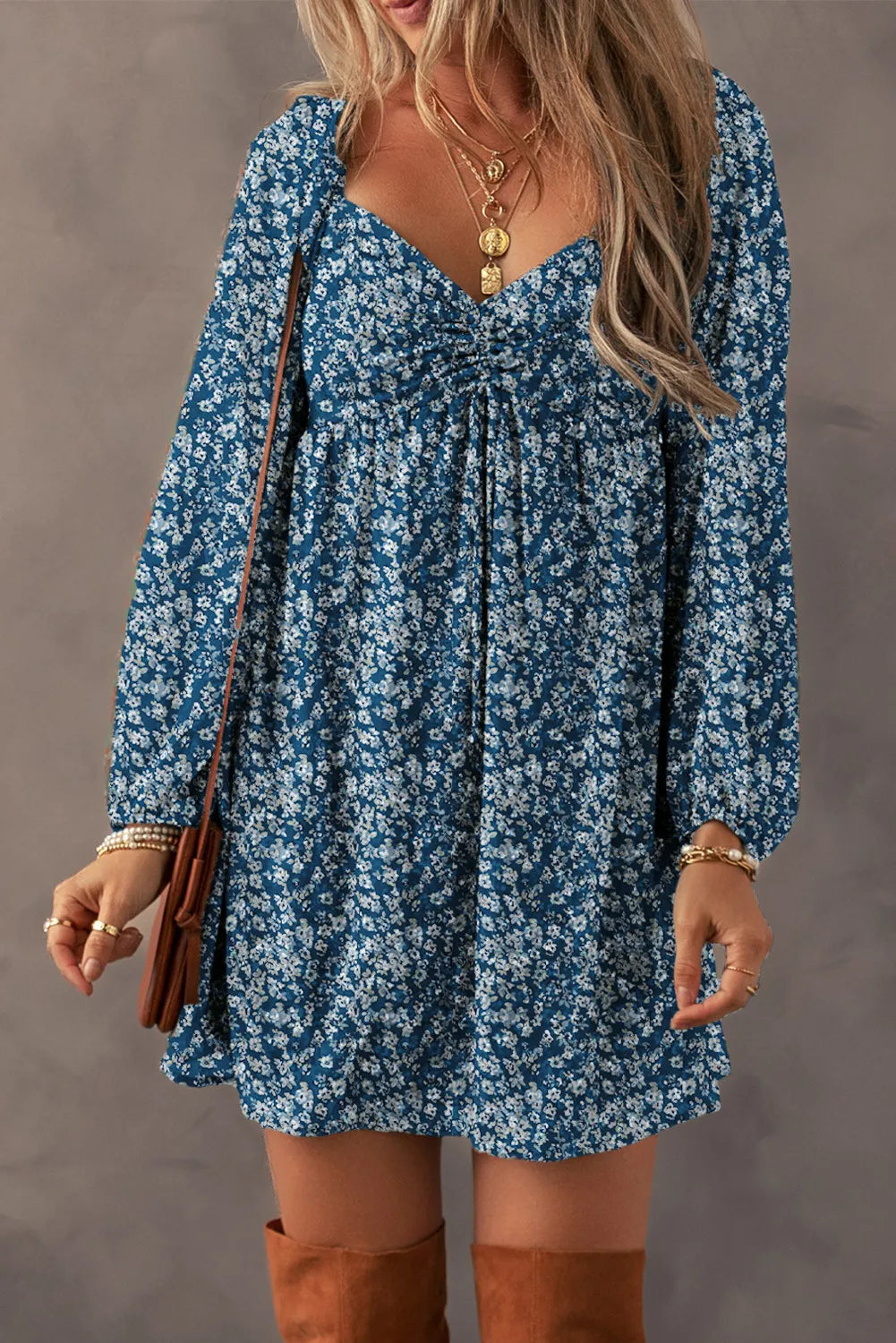 Floral mini dress with long sleeves