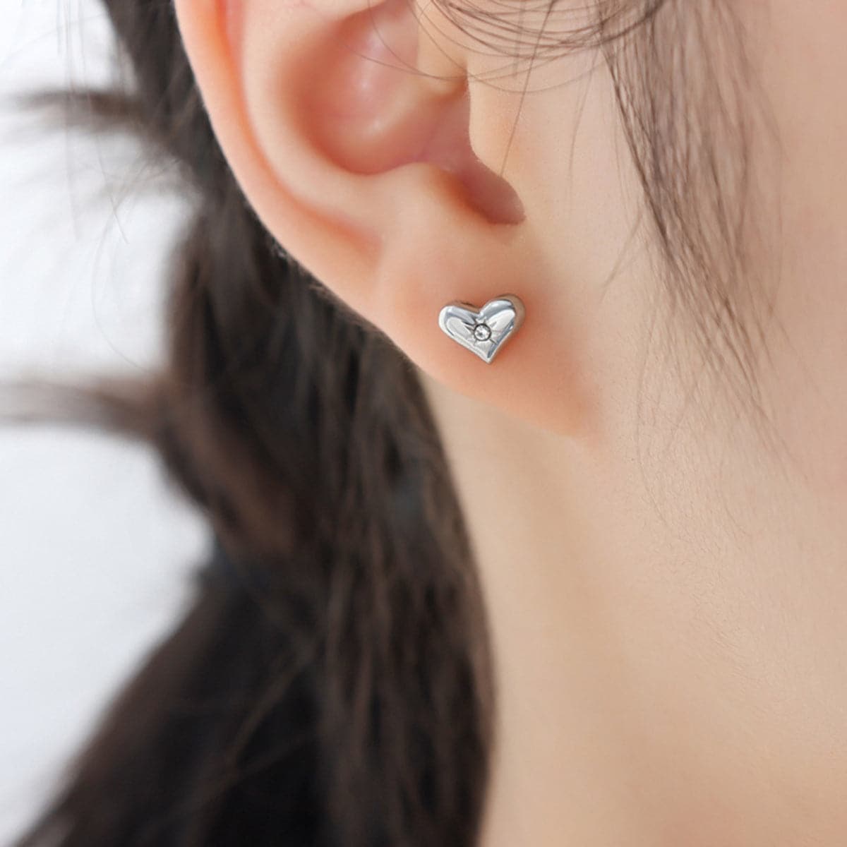 Titanium Steel Zircon Heart Stud Earrings.