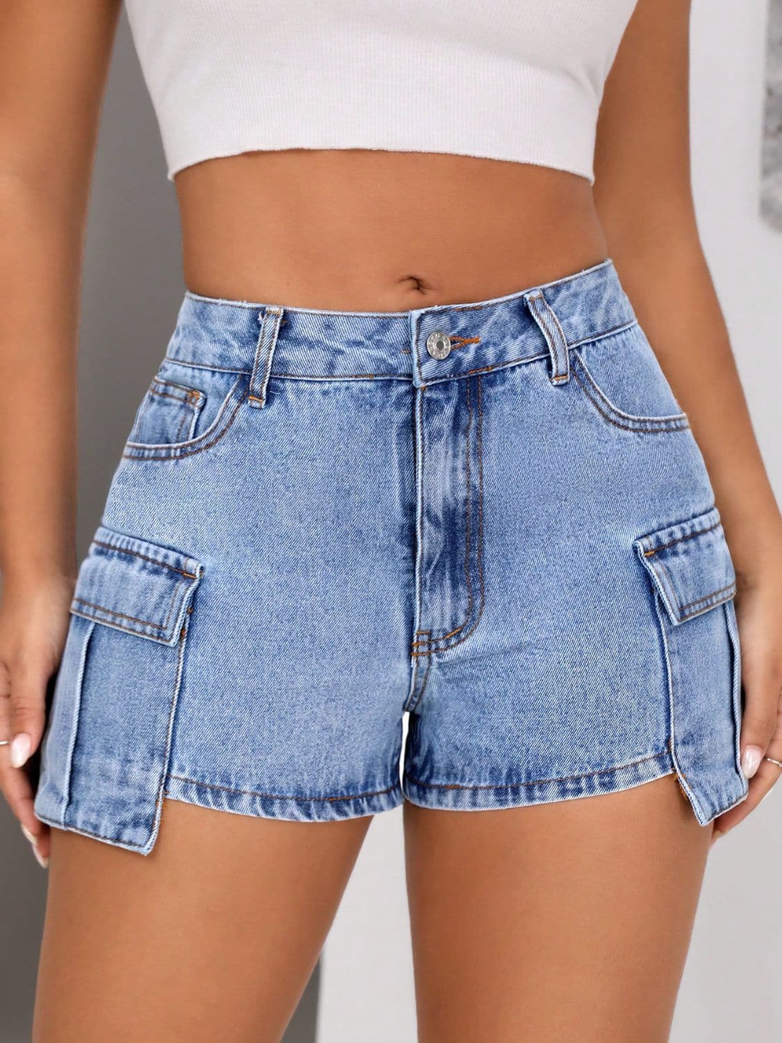 Mid-Rise Waist Denim Shorts with Pockets.