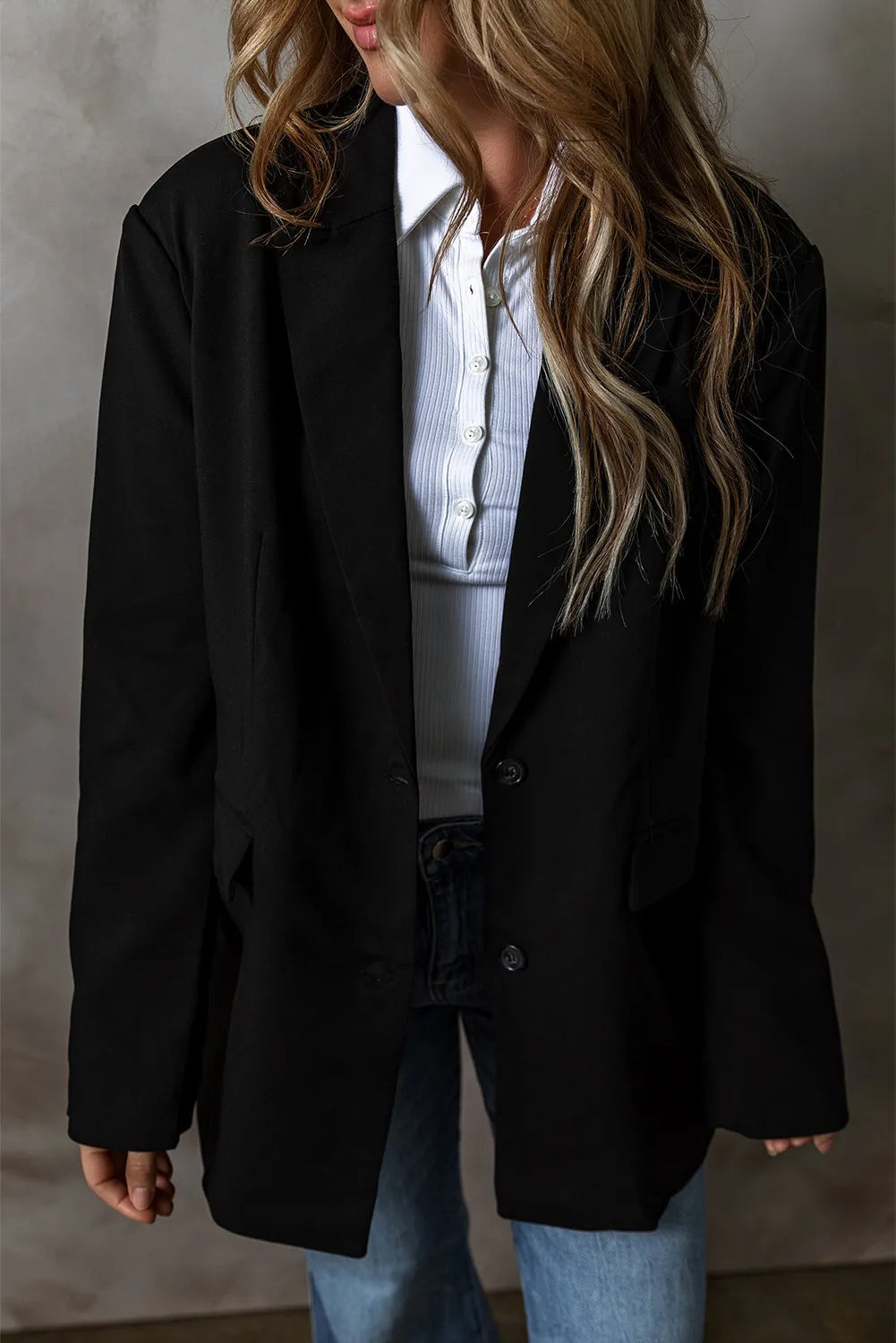 Chic button-up long sleeve blazer for effortless style