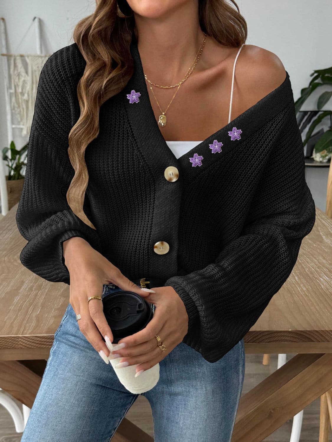 Chic V-neck cardigan, long sleeves