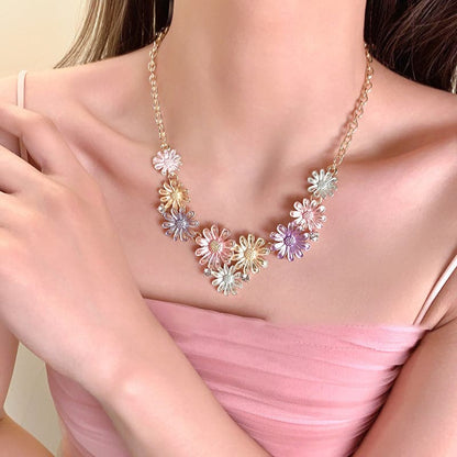 Alloy Rhinestone Daisy Necklace.