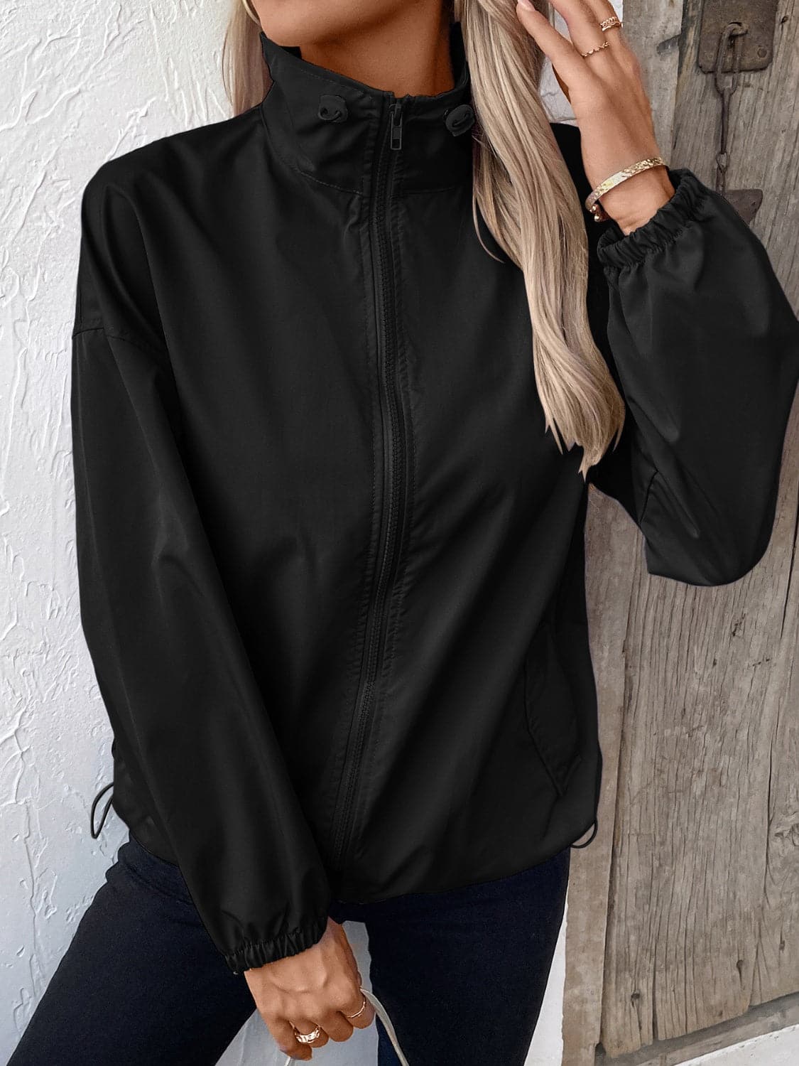 Pocketed Zip Up Long Sleeve Jacket.