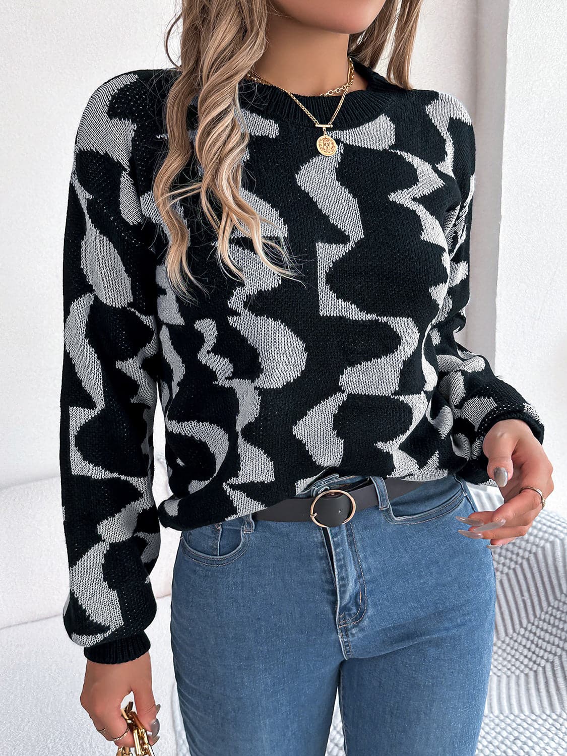 Round Neck Long Sleeve Sweater.