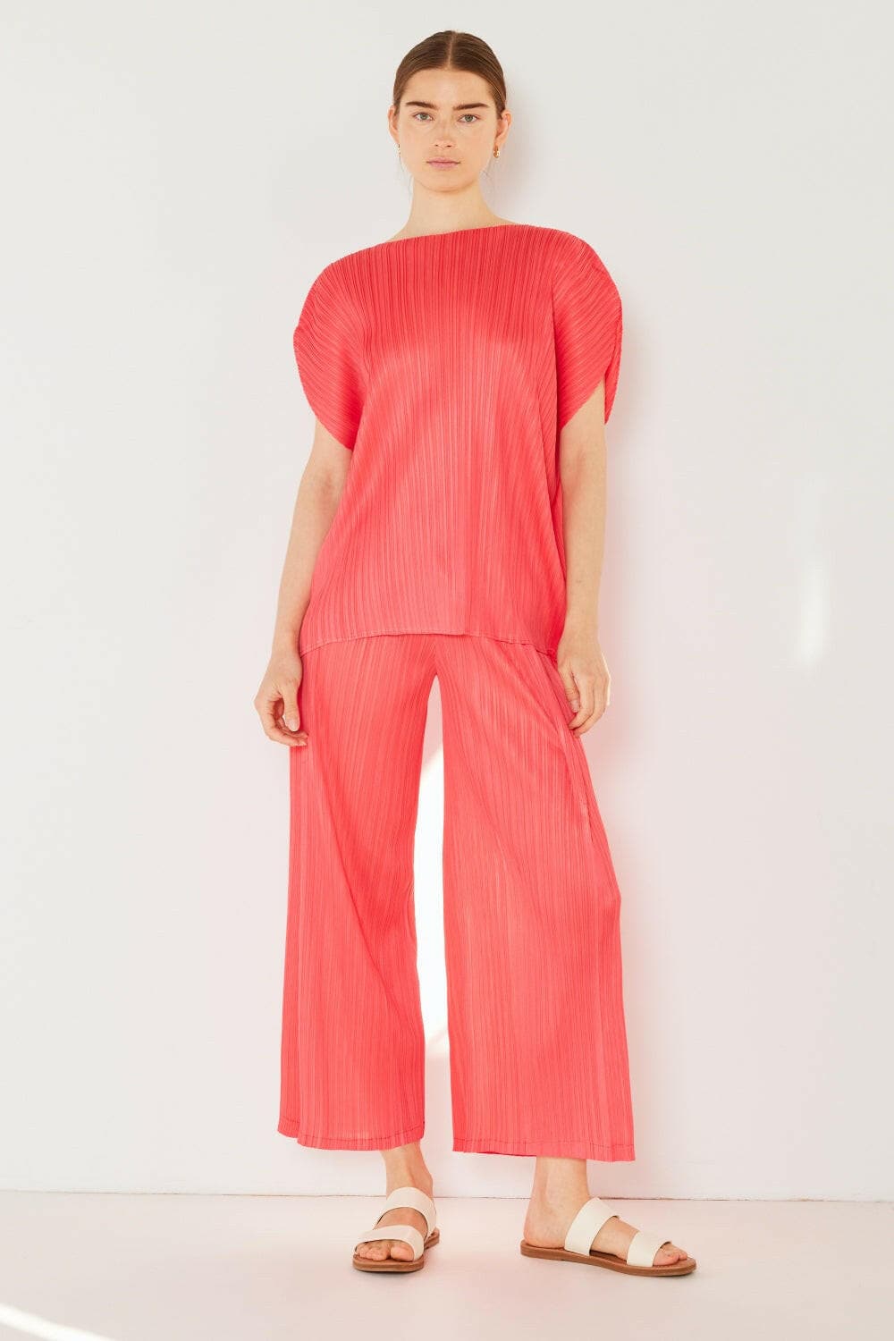 Chic Pleated Wide-Leg Trousers with Side Detail