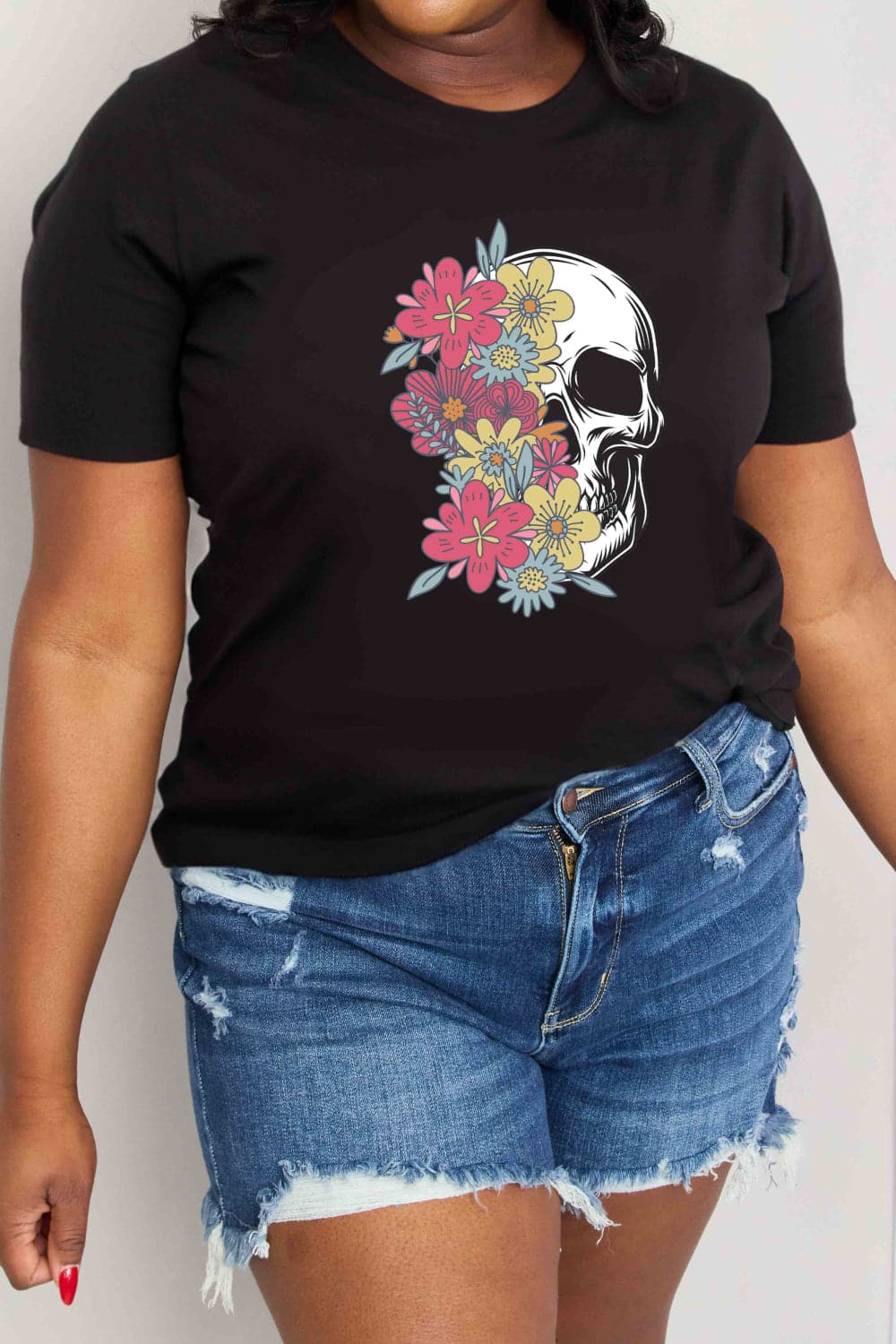 Casual cotton t-shirt with vibrant skull graphic