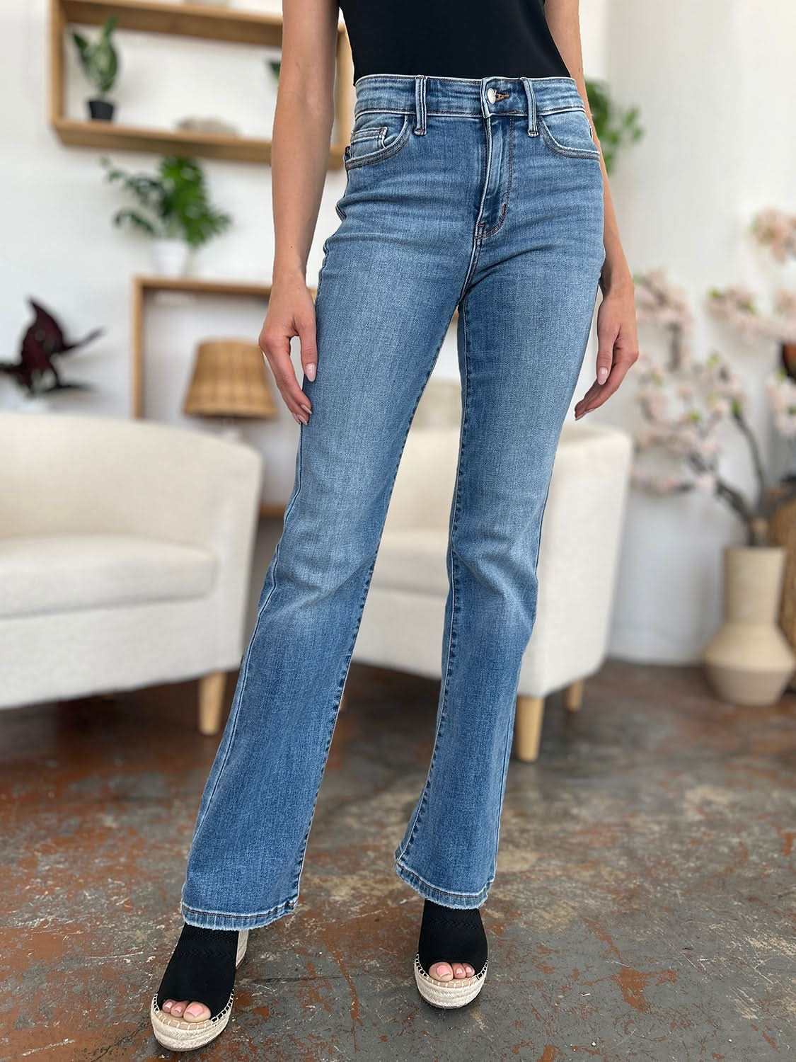 Judy Blue Full Size Mid-Rise Waist Straight Jeans